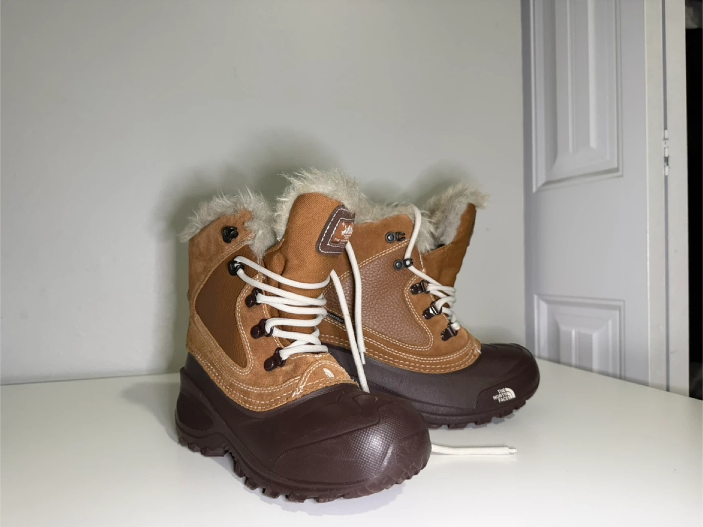 Kids The North Face Winter Boots (Size 9) - photo 2
