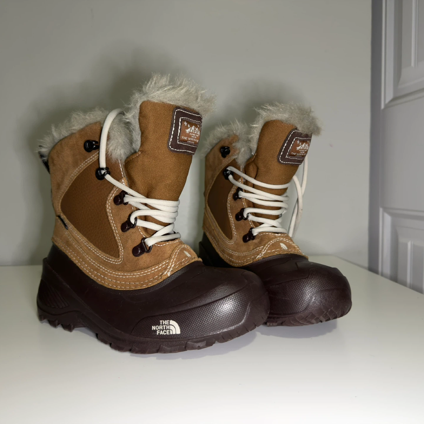 Kids The North Face Winter Boots (Size 9) - photo 5