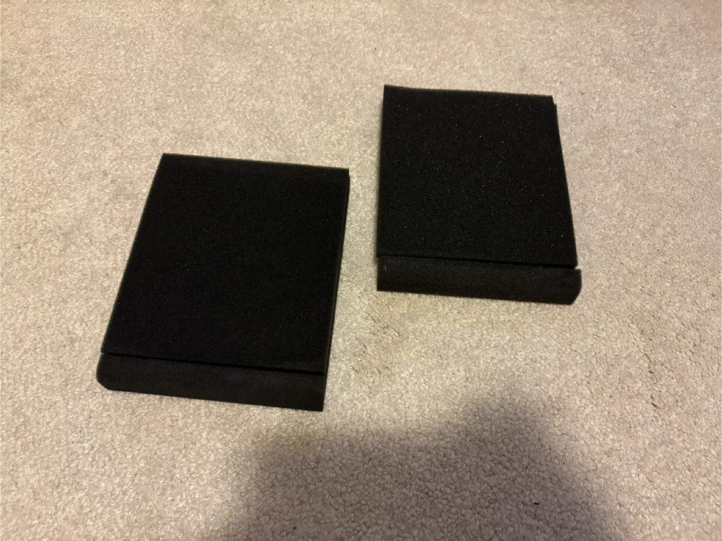 Monitor speaker isolation pads