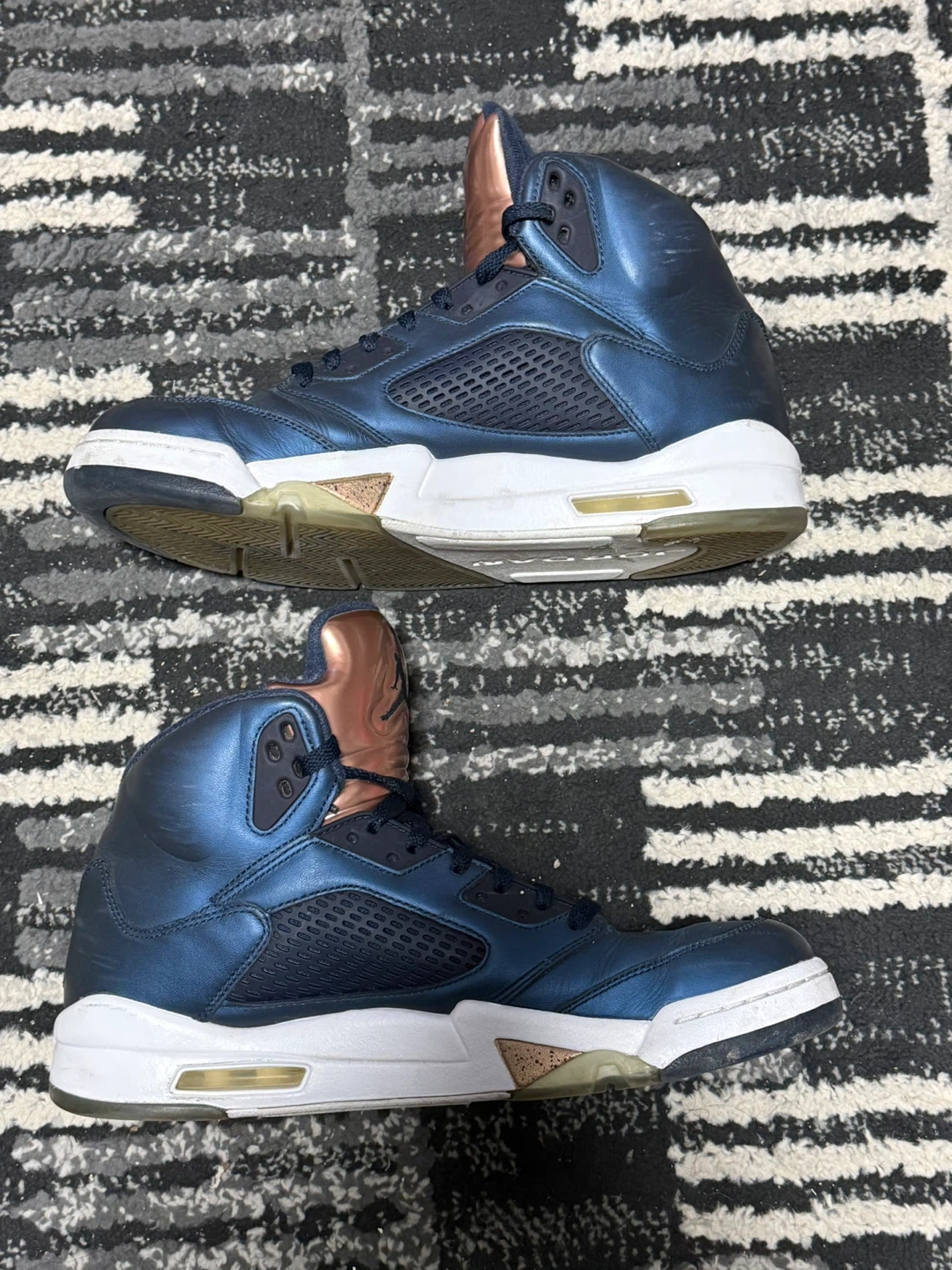 Air Jordan 5 Retro Bronze Sneakers Size 12 - photo 3