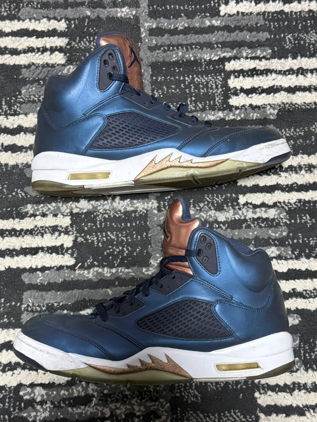 Air Jordan 5 Retro Bronze Sneakers Size 12 - photo 2
