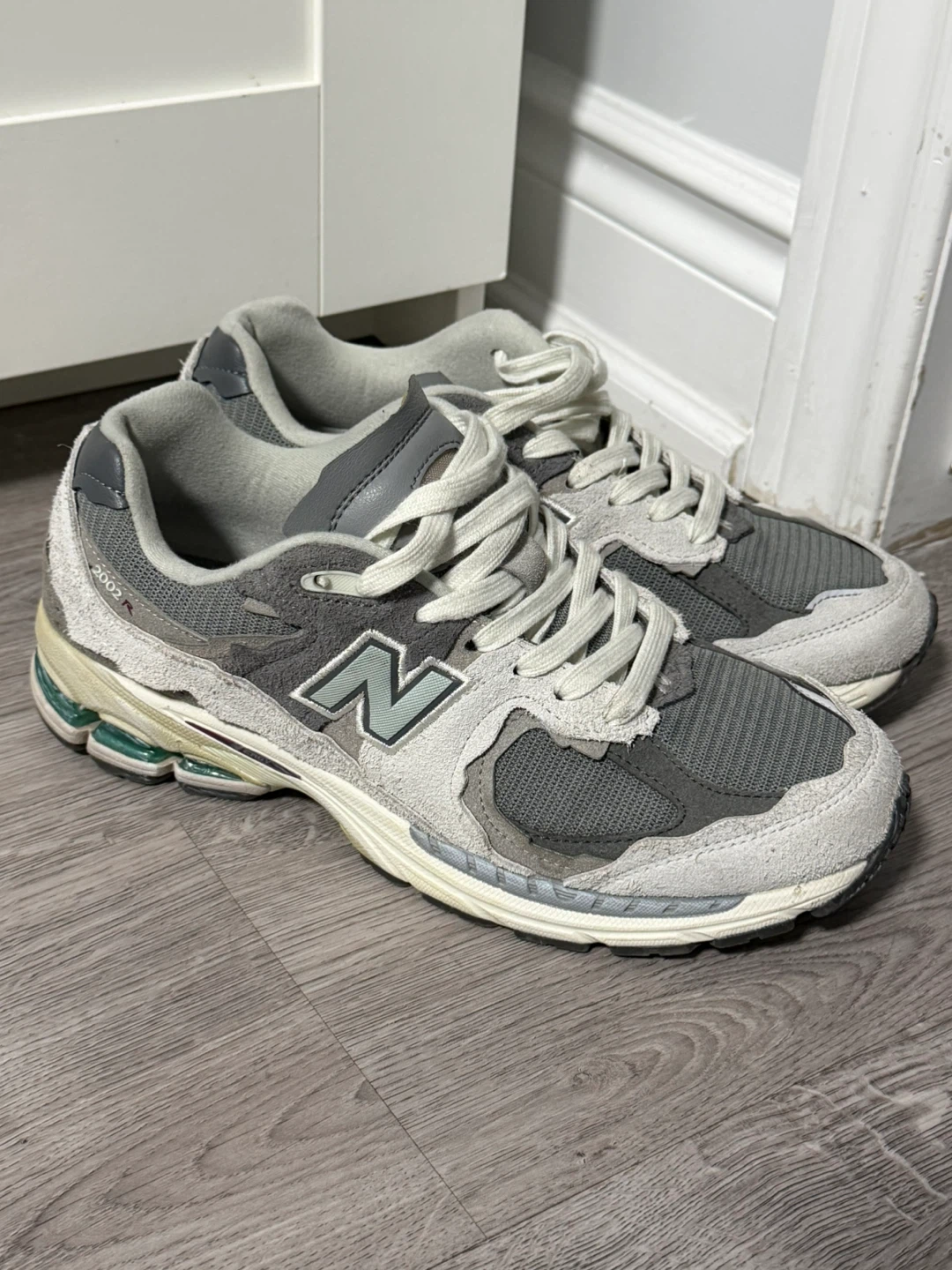 New Balance 2002R Grey Sneakers 9us men