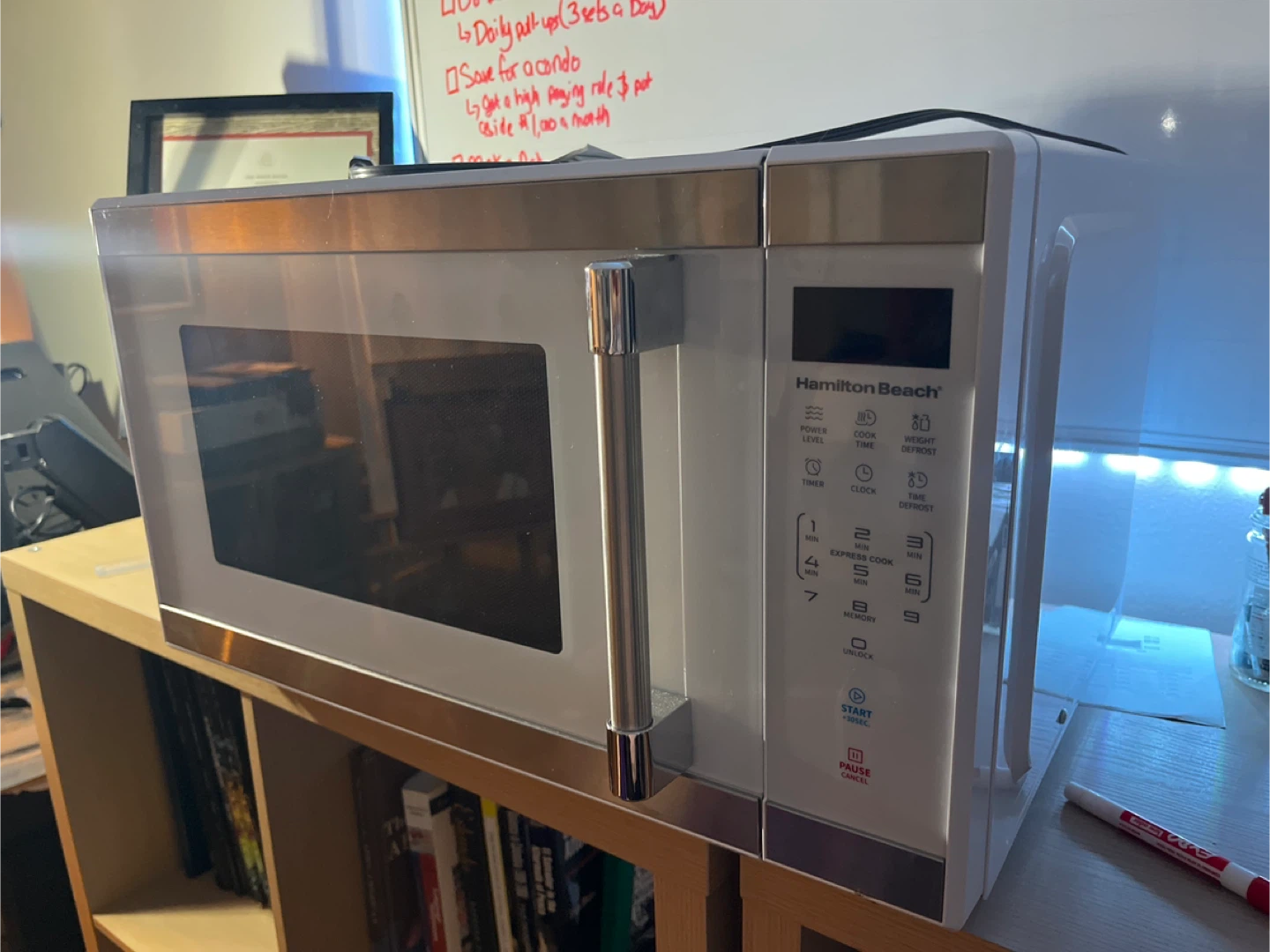 Hamilton Beach Microwave Oven - photo 2