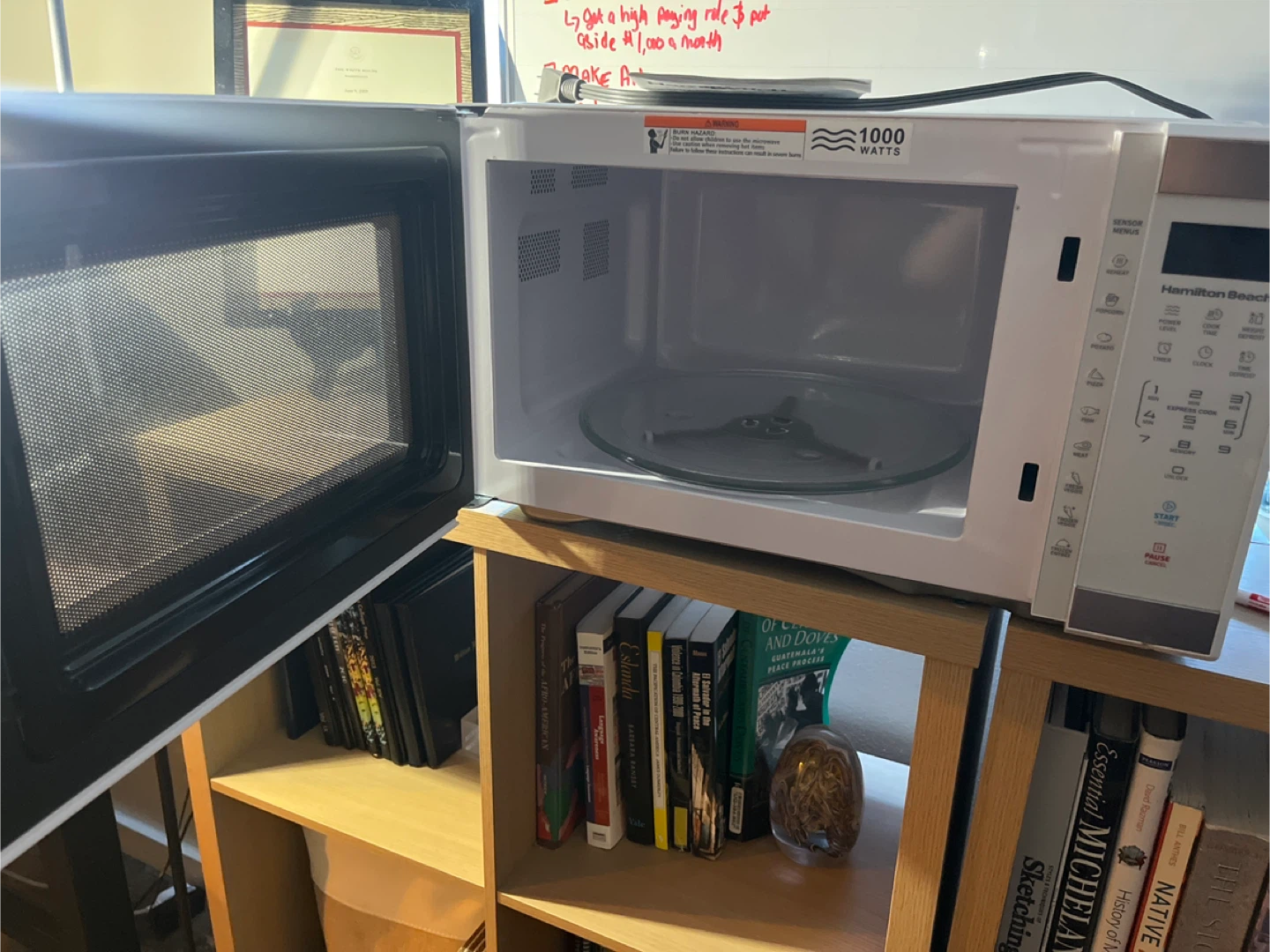 Hamilton Beach Microwave Oven - photo 4