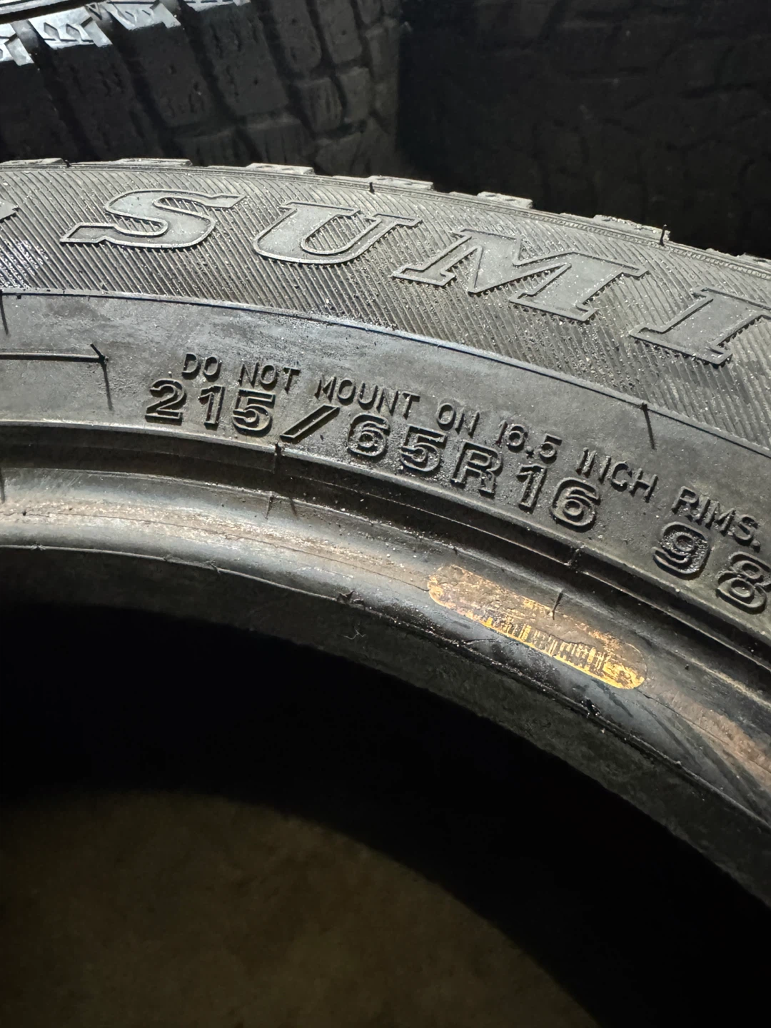 Set of 4 - Sumitomo Winter Tires 215/65R16 - photo 5