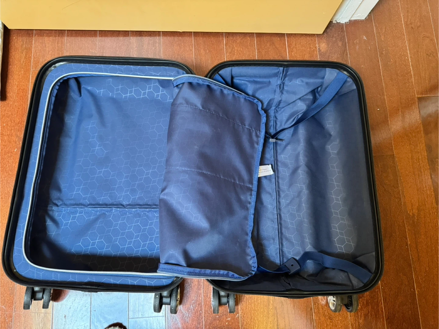 Luggage - photo 5