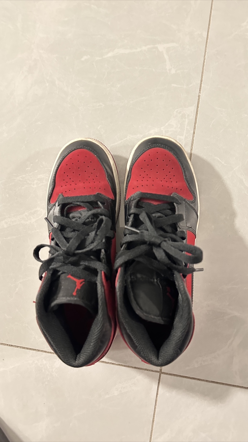 Air Jordan 1 Mid Black/Red Sneakers