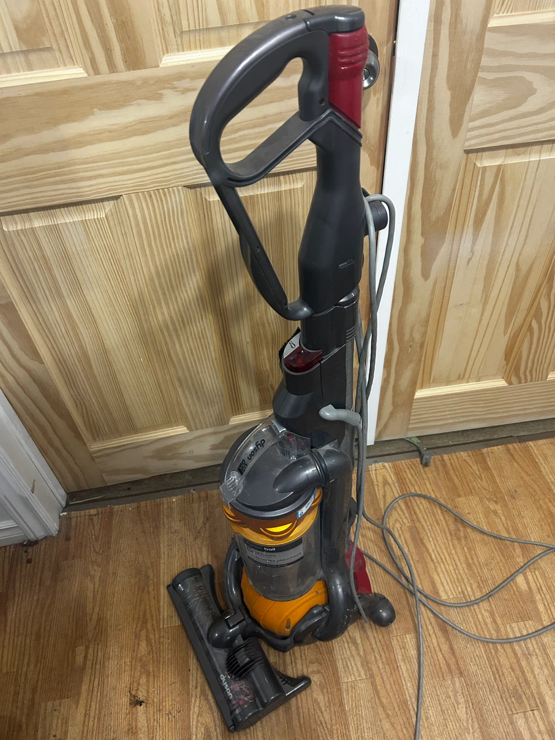 Dyson Ball DC25 Vacuum Cleaner - photo 3
