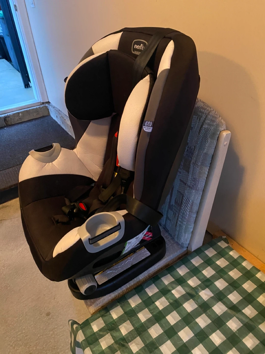 Evenflo Car Seat - Black & White
