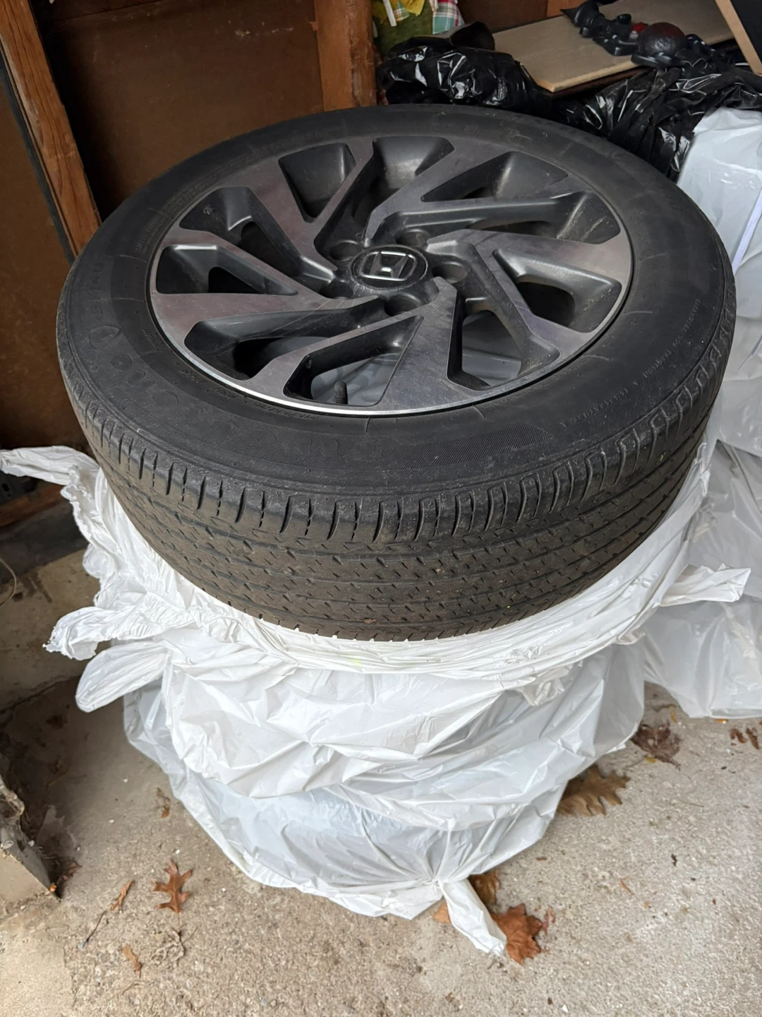 Honda 215/55R16 Tires on rims. - photo 4