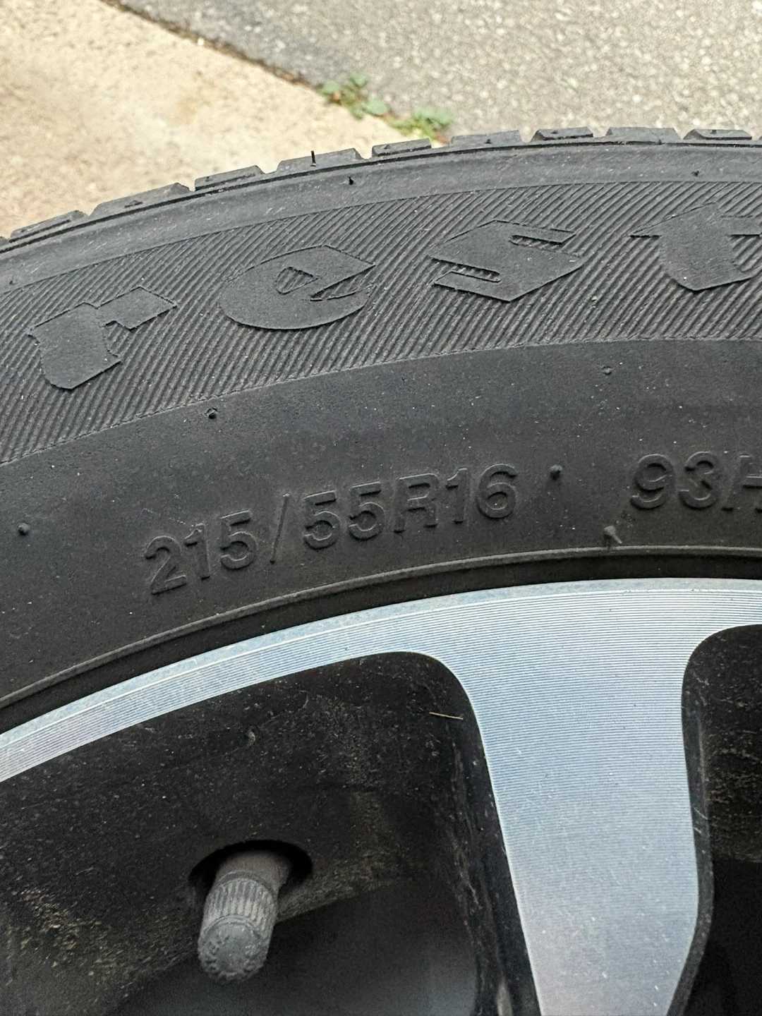 Honda 215/55R16 Tires on rims. - photo 3