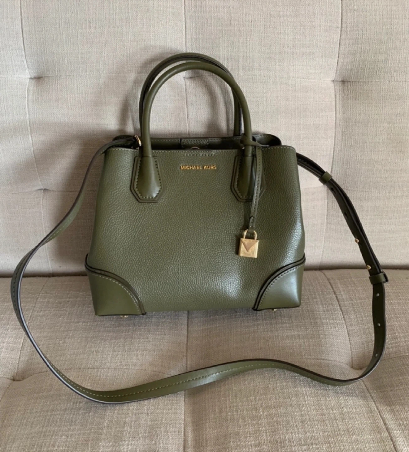 Michael Kors Pebbled Leather Bag - photo 4