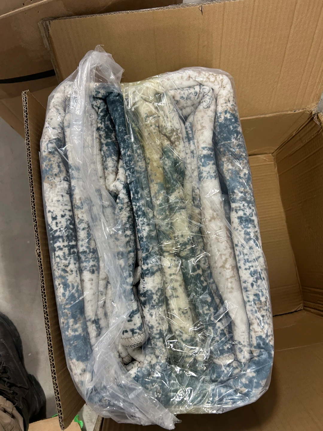 9x12 feet Abstract Blue & Grey Area Rug - New in Box! - photo 4