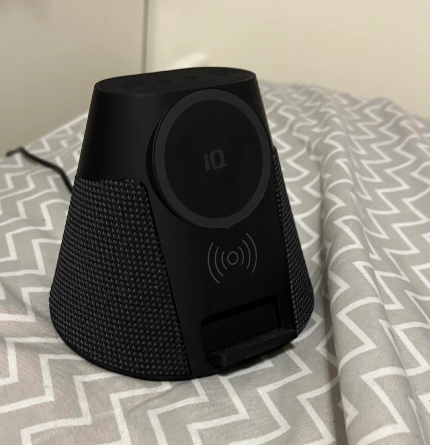 iQ Speaker with Wireless Charger - Black