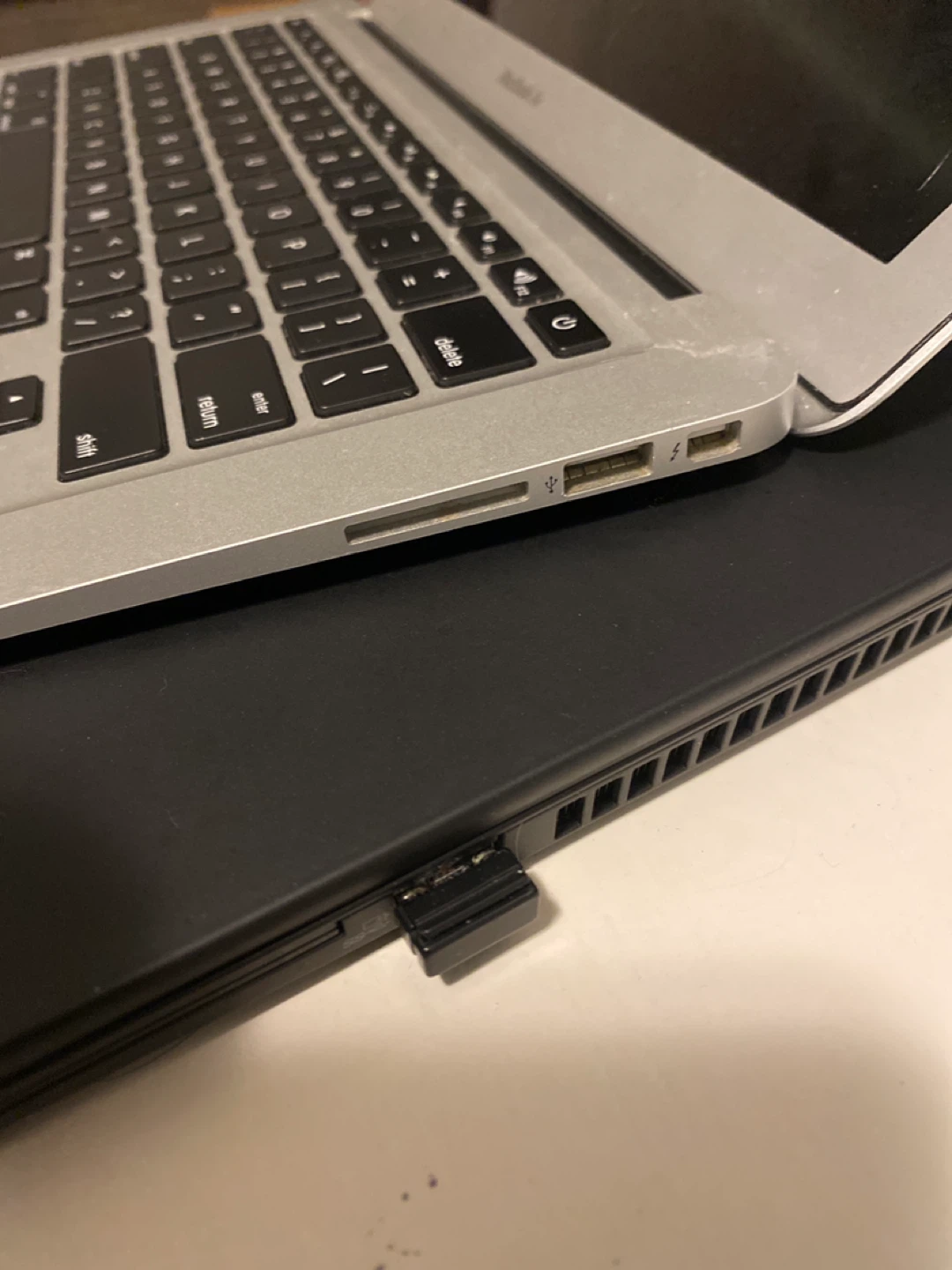 MacBook Air 13 Inch - photo 3