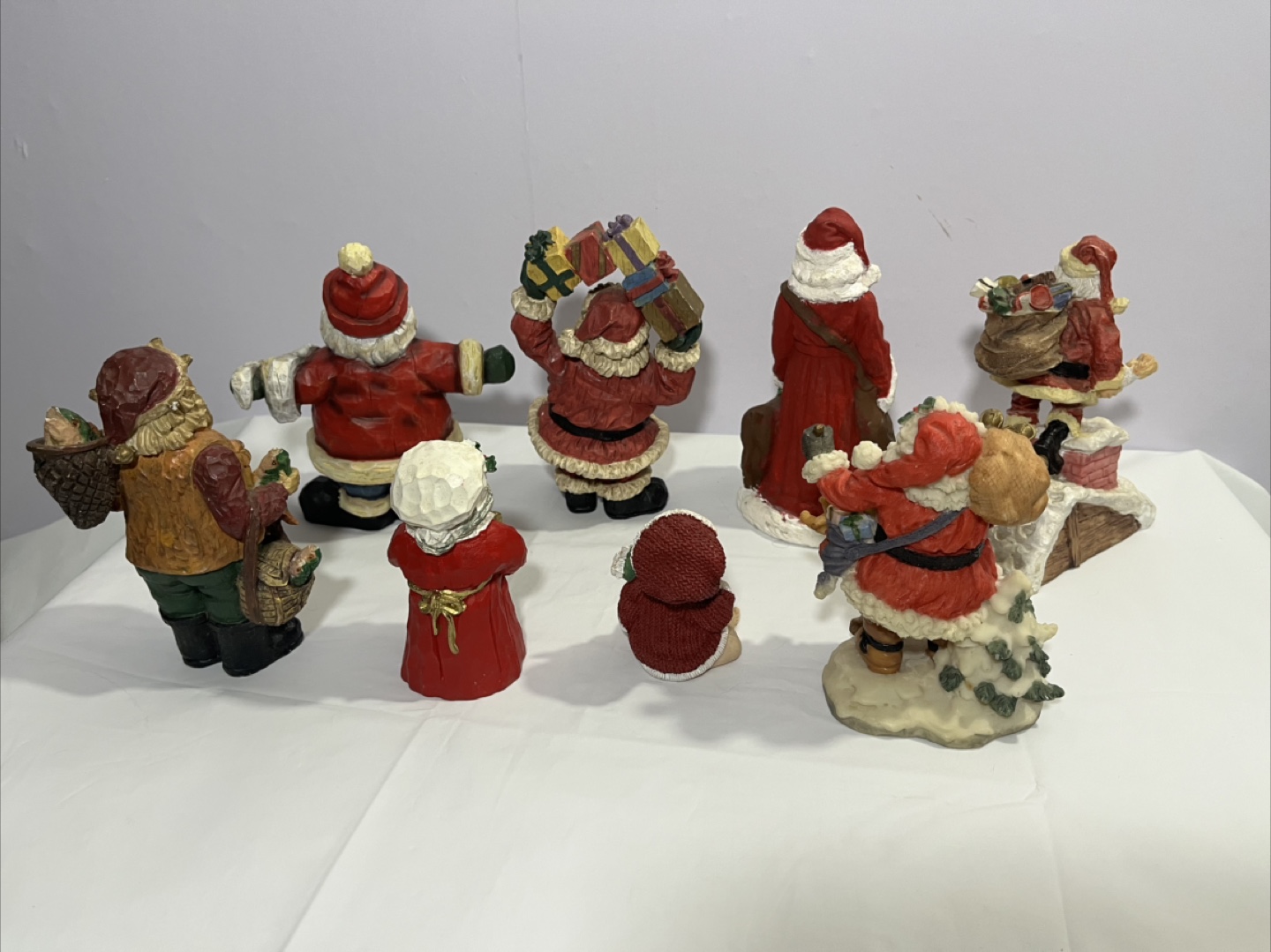 Santa Claus Figurine Collection - photo 2