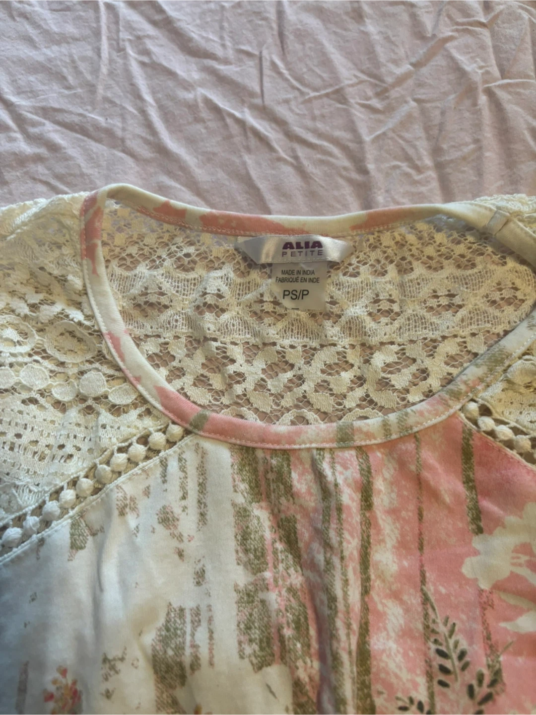 ALIA Petite Floral Lace Top - Size P/S - photo 2