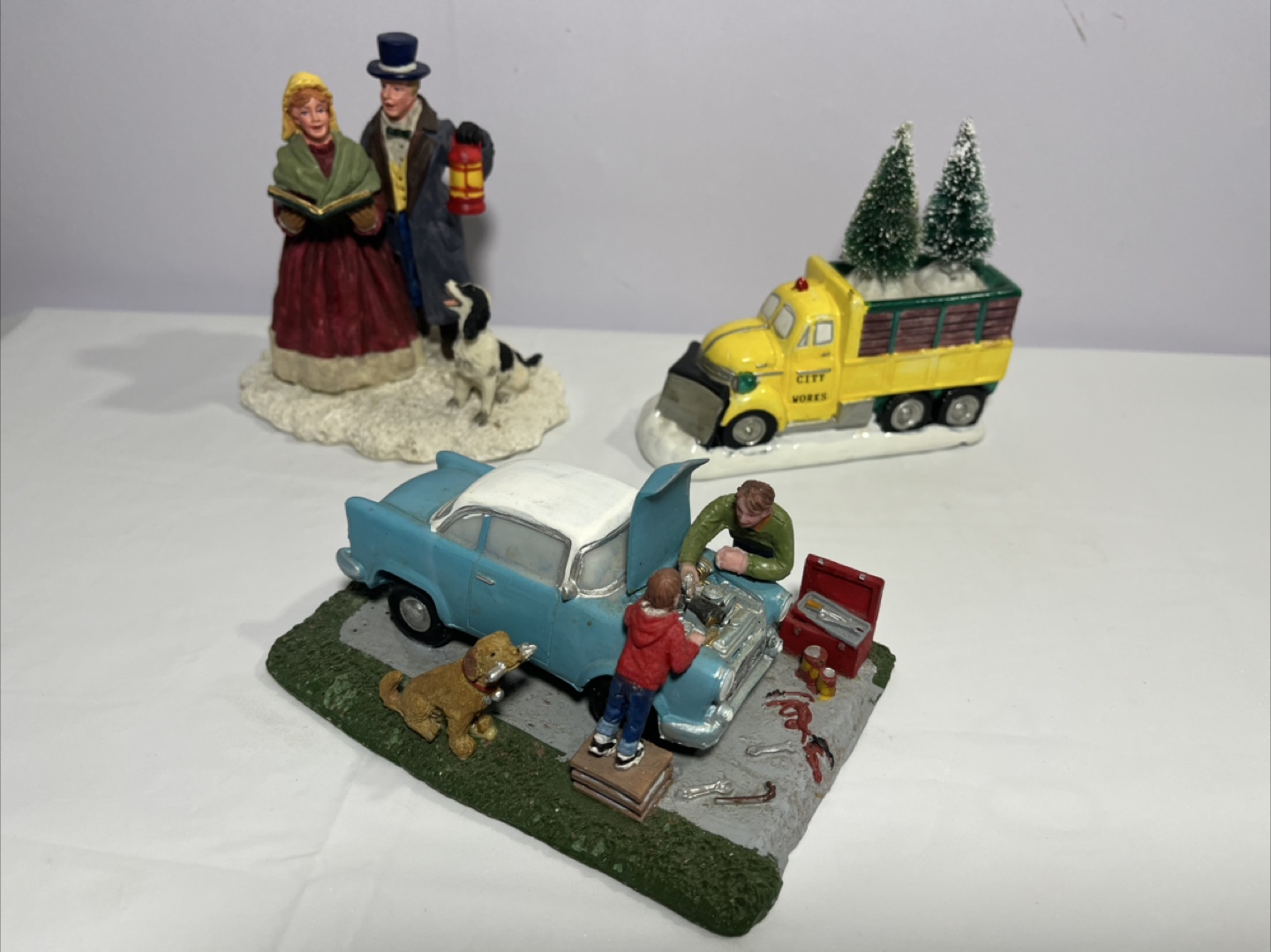 Christmas Village Figurines Set
