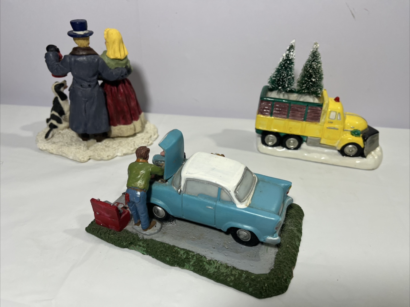Christmas Village Figurines Set - photo 2