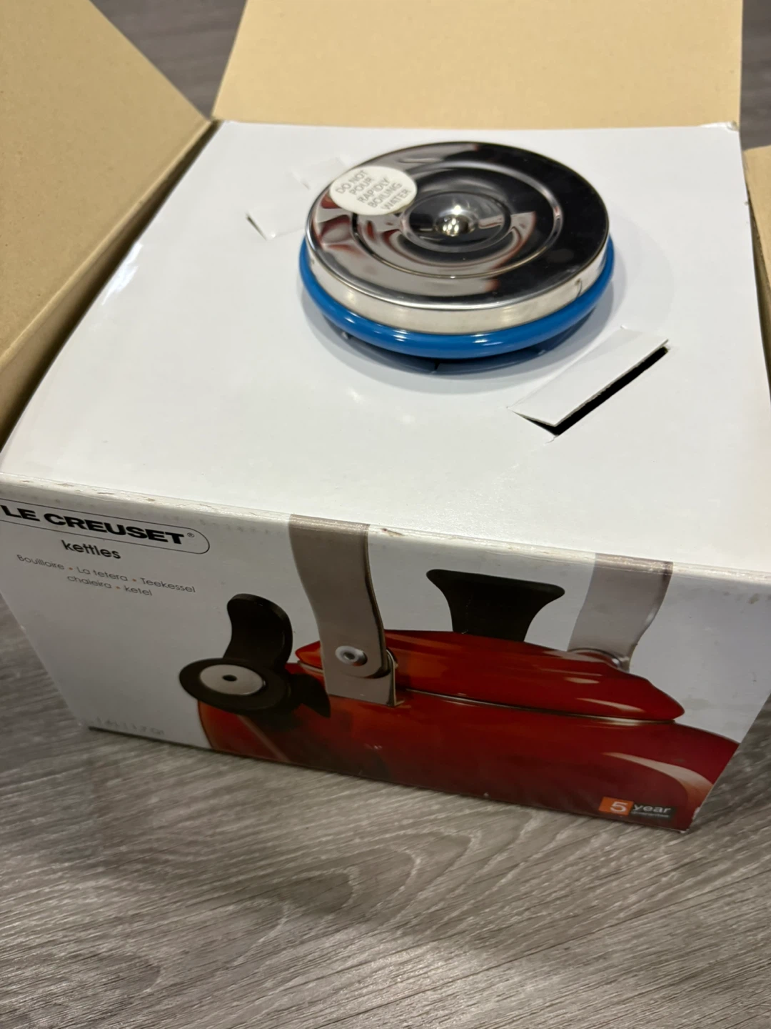 BNIB  Le Creuset Whistling Kettle - Blue - photo 3