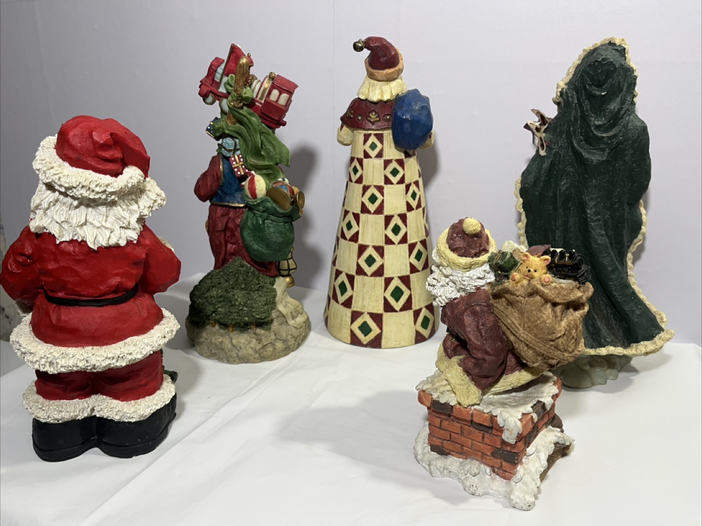 Santa Claus Figurine Collection - photo 2