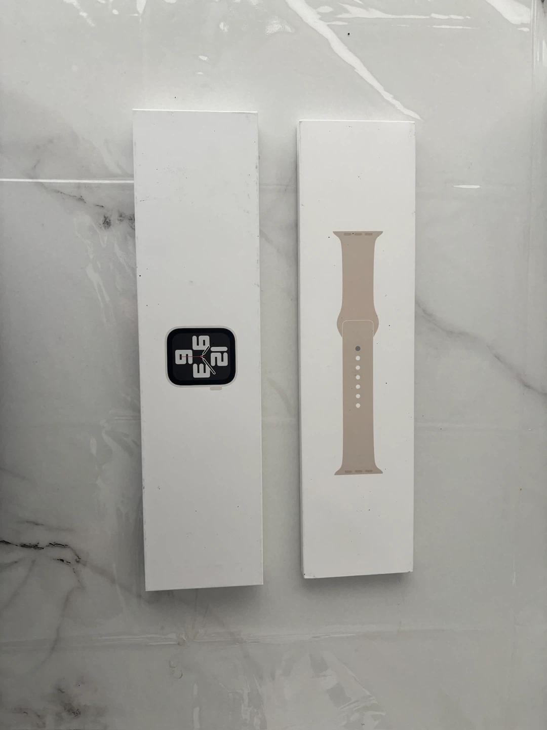Apple Watch SE (2nd Gen) 40mm Silver GPS with Sportband. BNIB