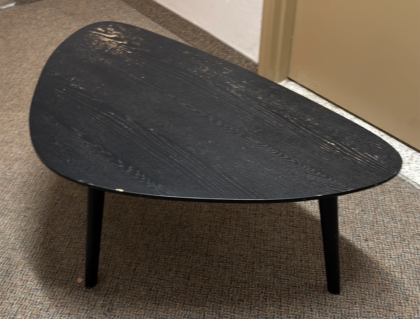 Modern Triangle Coffee / Side Table - photo 4