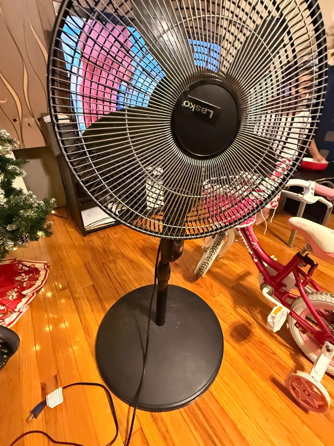 Lasko Black Stand Fan - photo 3