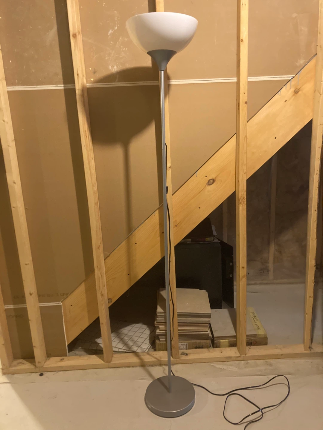 🆓 Standing Floor Lamp - White ♻️