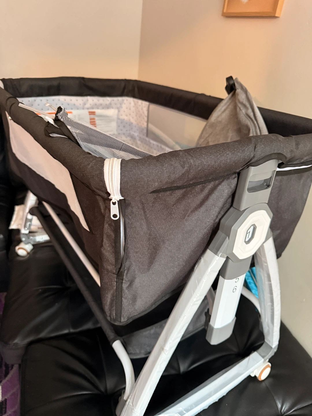 Baby Bassinet - Like New! - photo 2