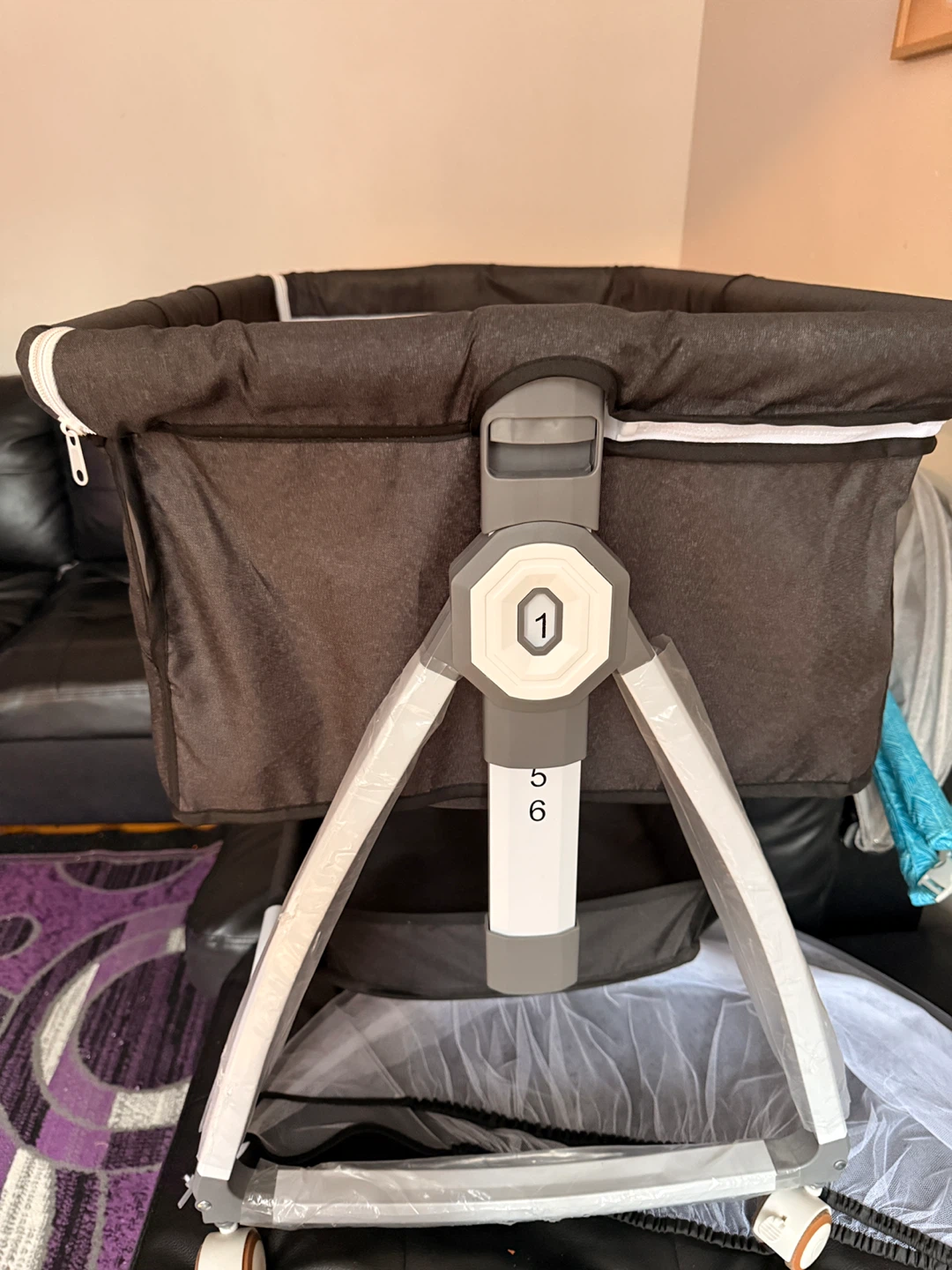 Baby Bassinet - Like New! - photo 3
