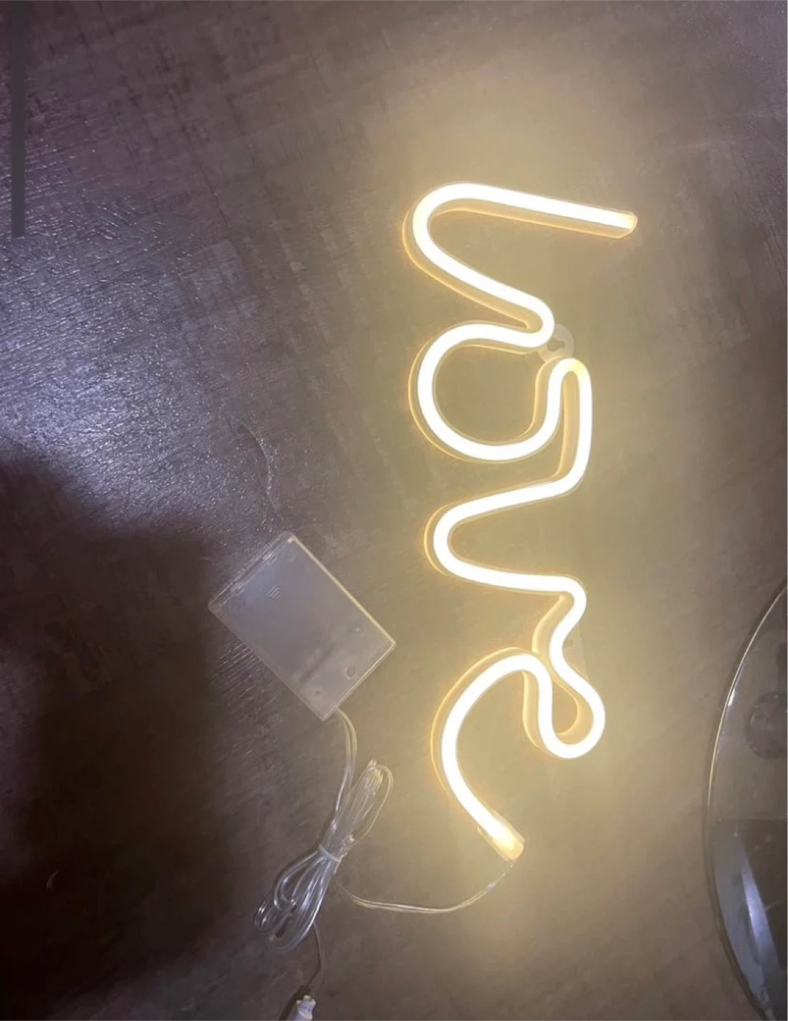 LED ‘LOVE’ Sign - photo 2