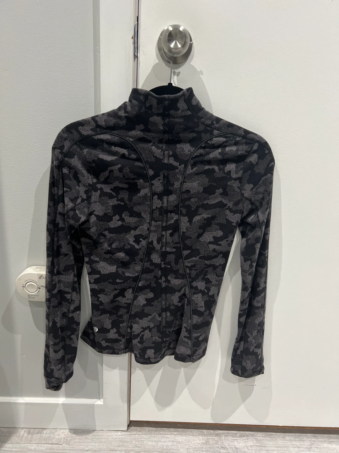 Lululemon Define Jacket - Camo, Size 4 - photo 2