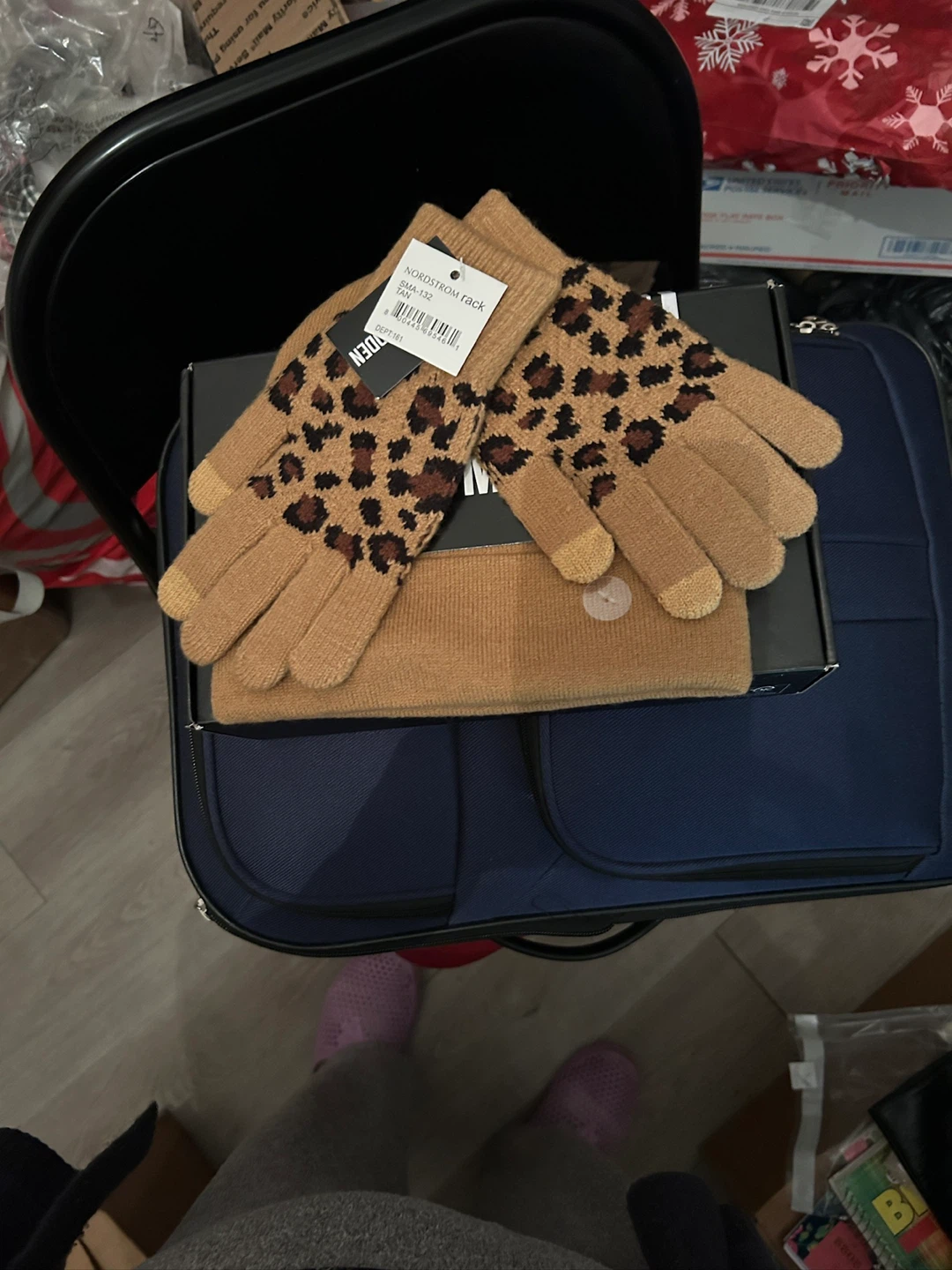 New Steve Madden Beanie & EZ Tap Glove Set - photo 5