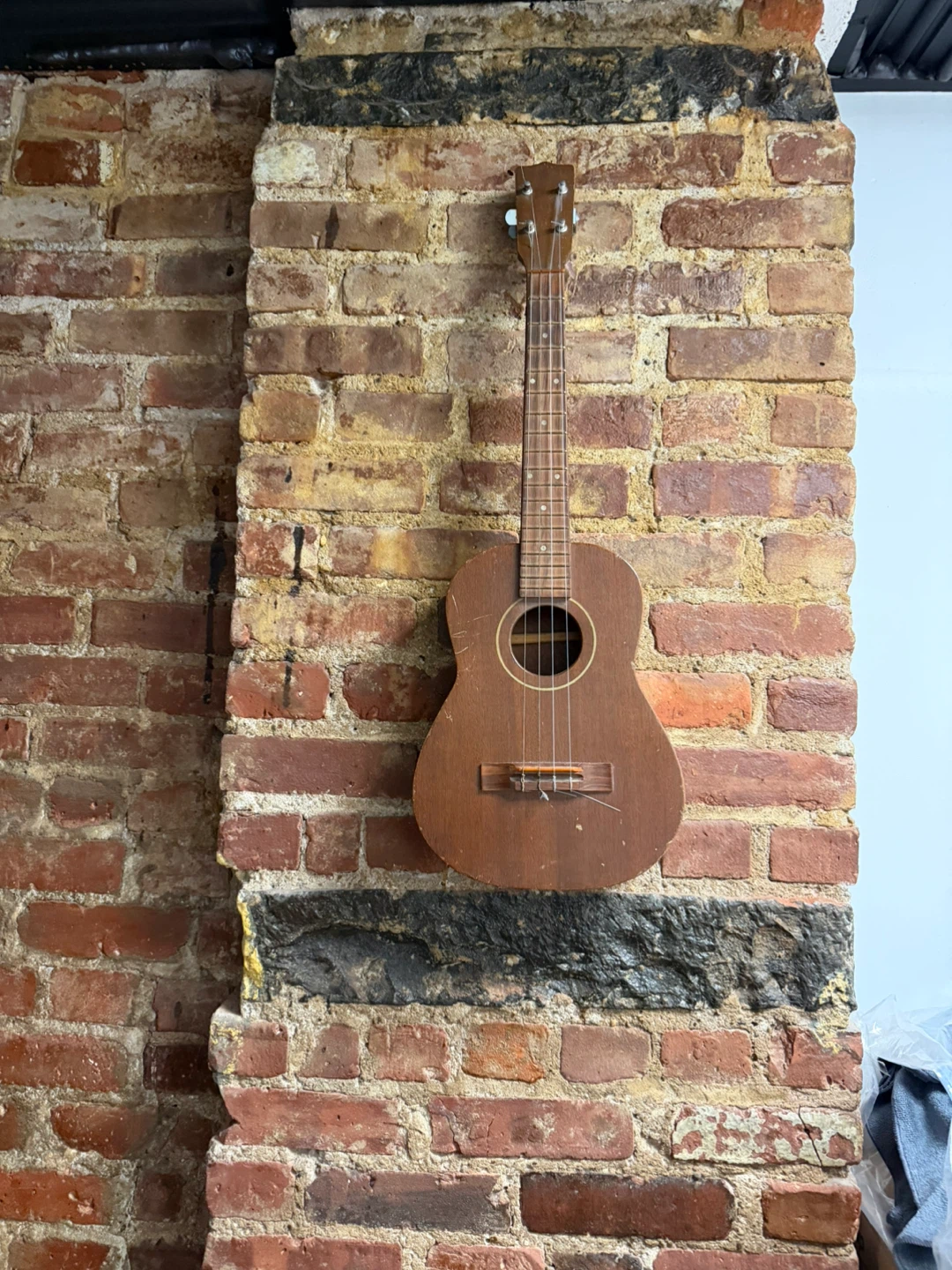 Vintage Baritone Ukulele - Brown