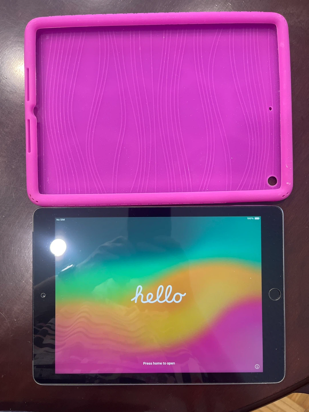 Apple iPad (6th Gen) 32GB - Wi-Fi + Cellular