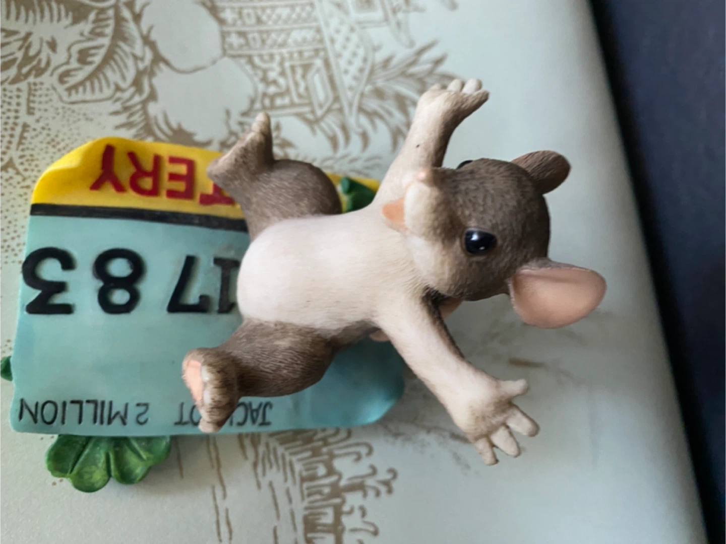 Charming Tails "Jackpot" Figurine - photo 4