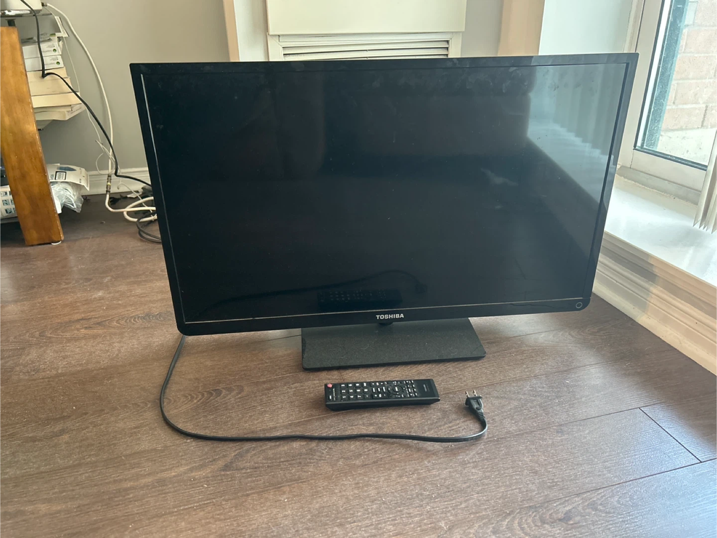 Toshiba 32” LED TV with remote