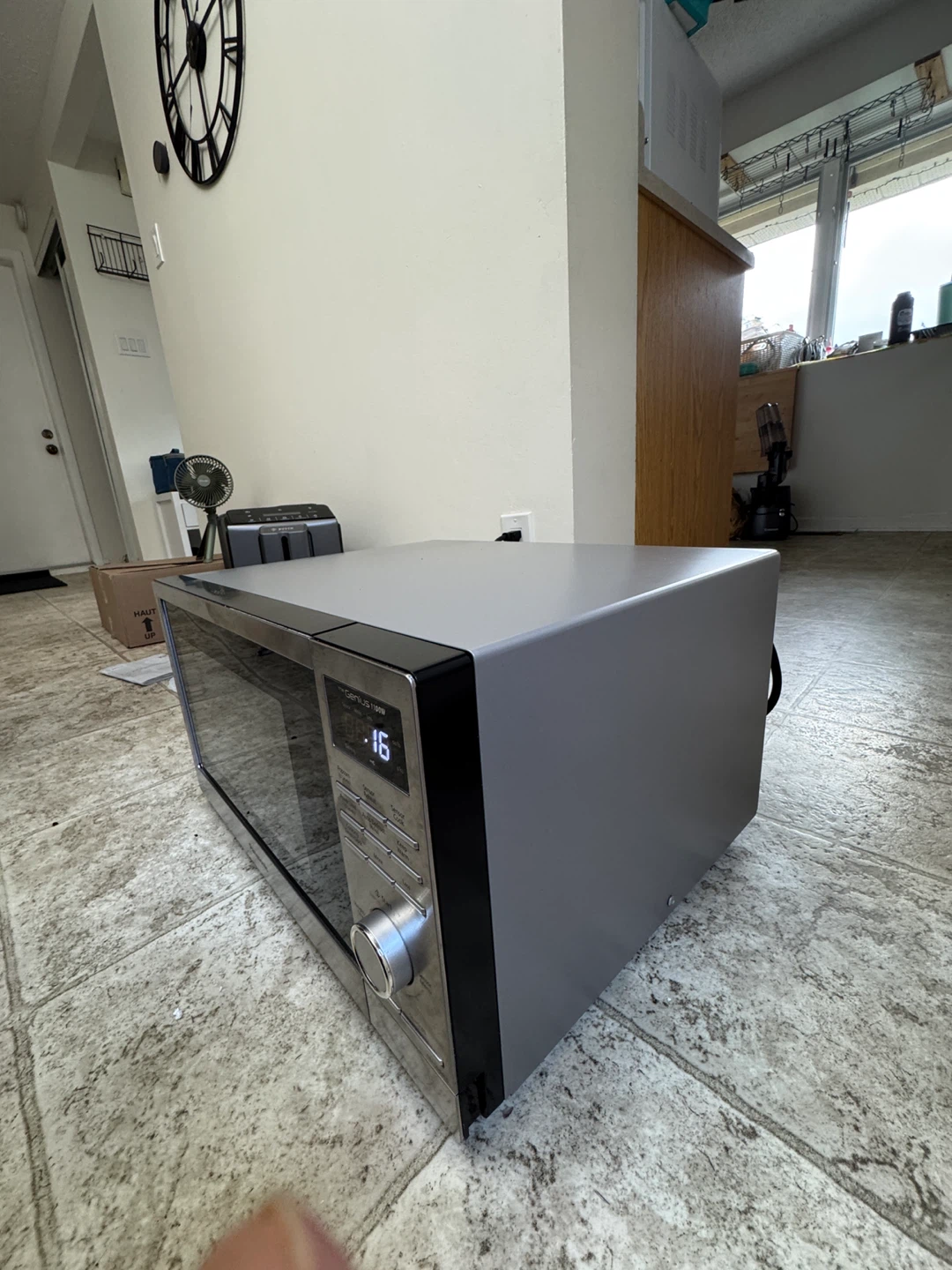 Panasonic Genius 1100W Microwave - photo 3