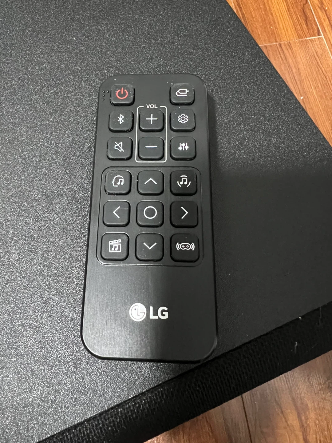 LG S40T Soundbar with Wireless Subwoofer - photo 2