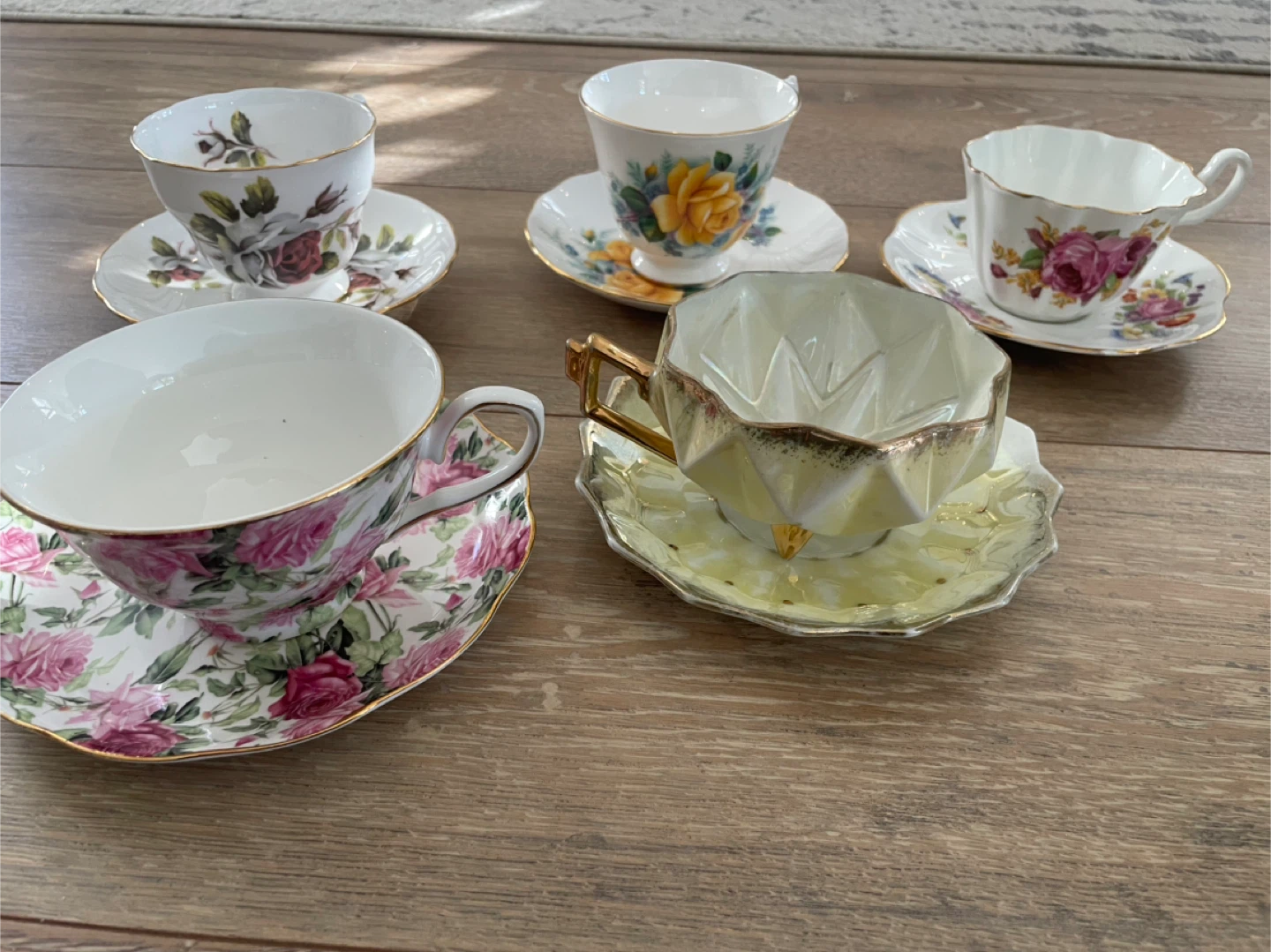 Vintage Tea Cups & Saucers Set x5