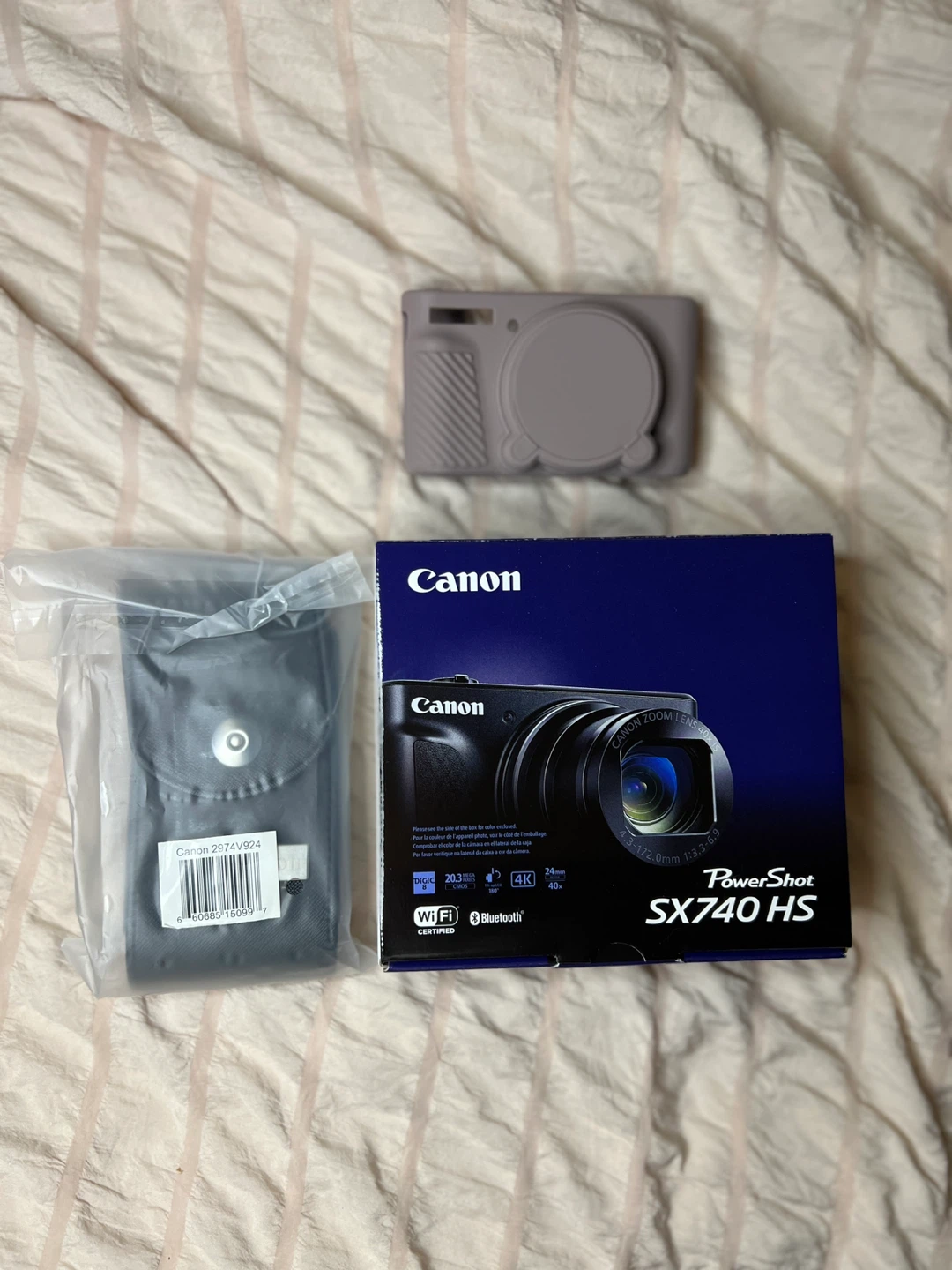 Canon PowerShot SX740 HS Digital Camera - Black, Like New!