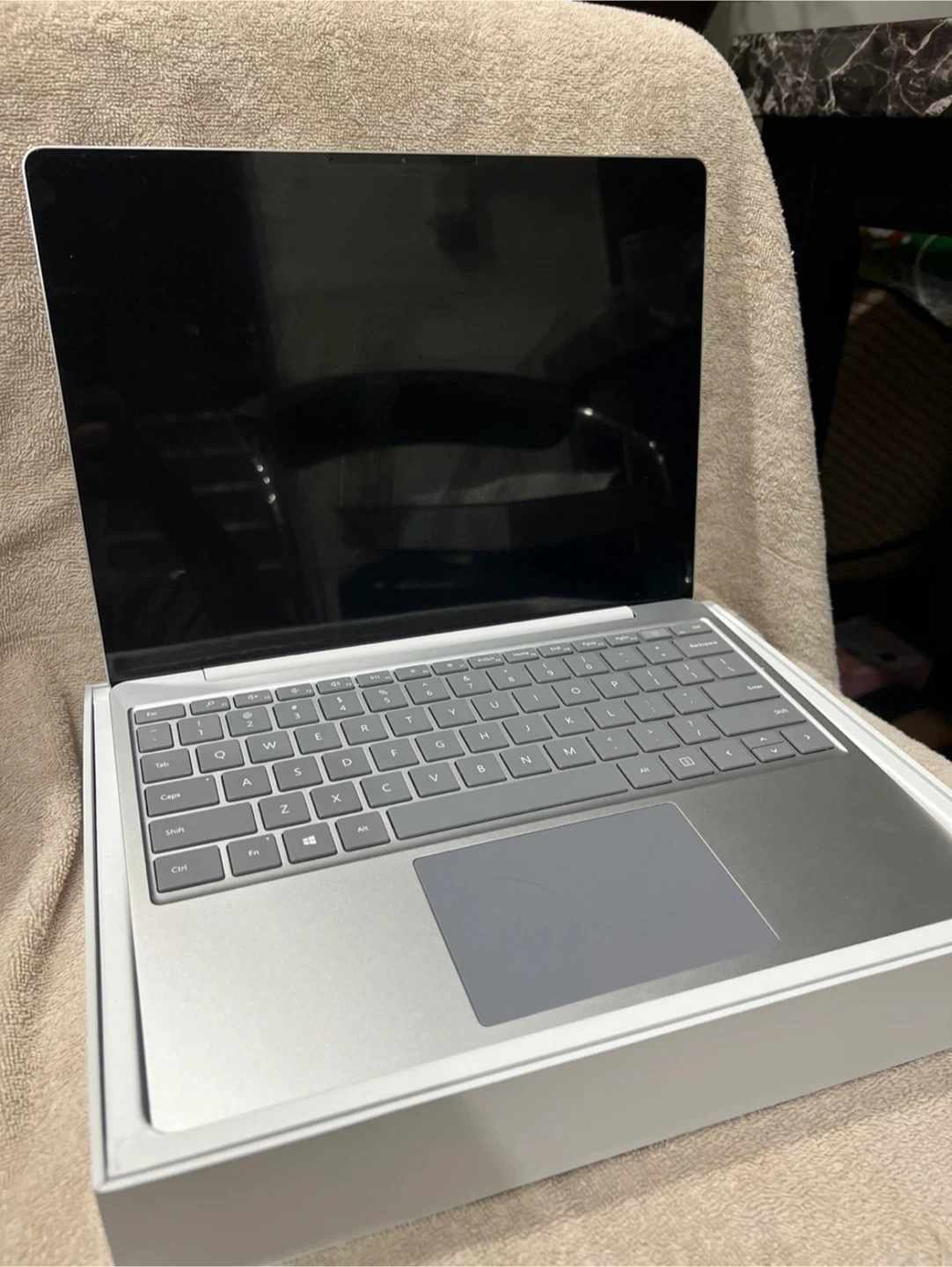 Microsoft Surface Laptop Go (10th gen) - photo 2