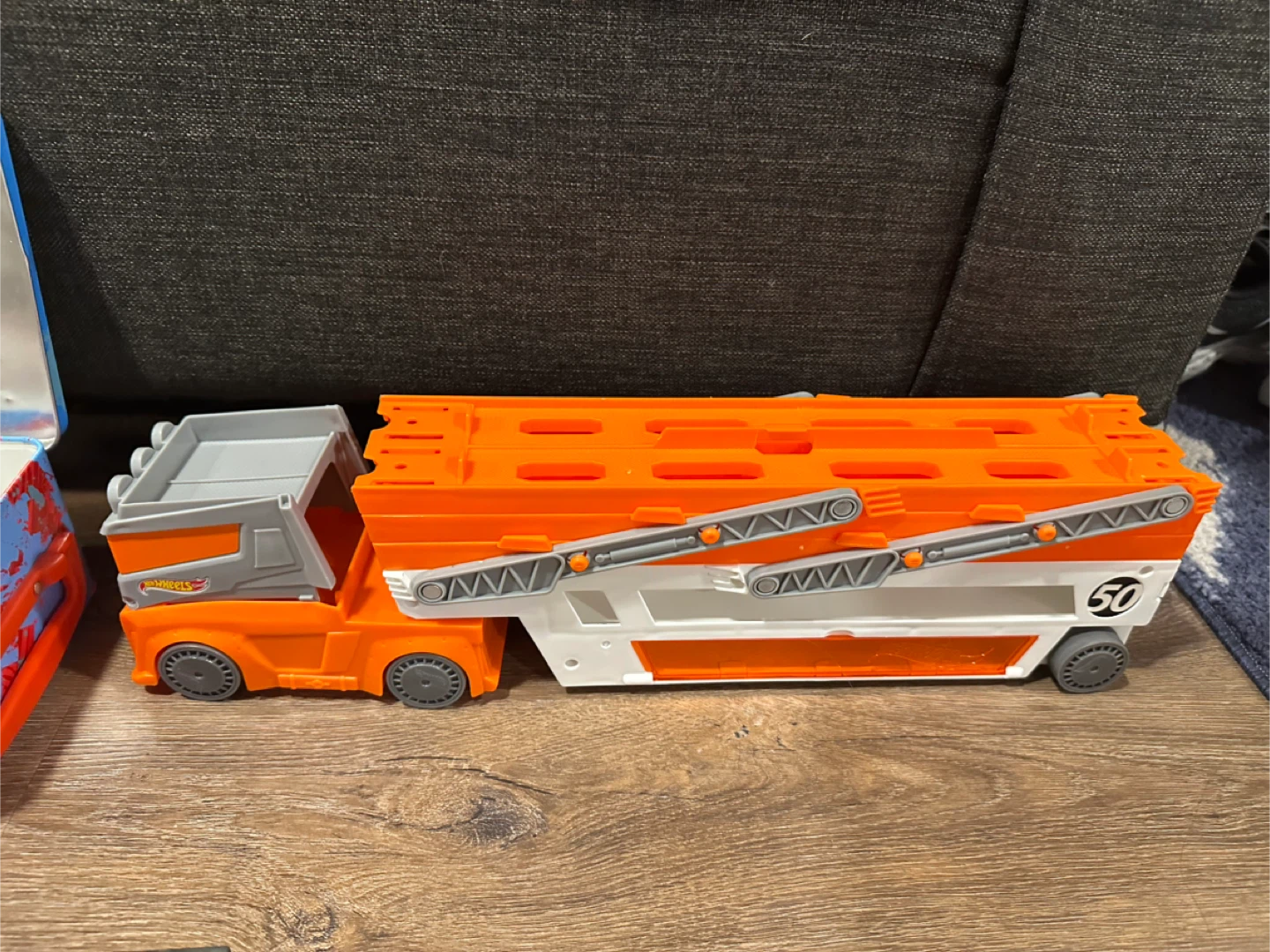 Hot Wheels Car Lot with Track Pieces - photo 4