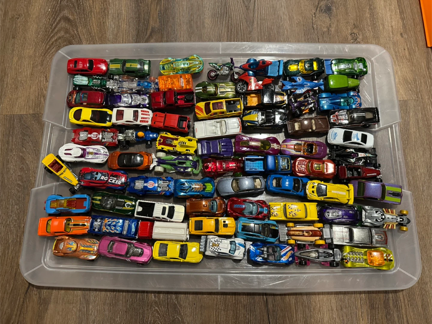 Hot Wheels Car Lot with Track Pieces - photo 2