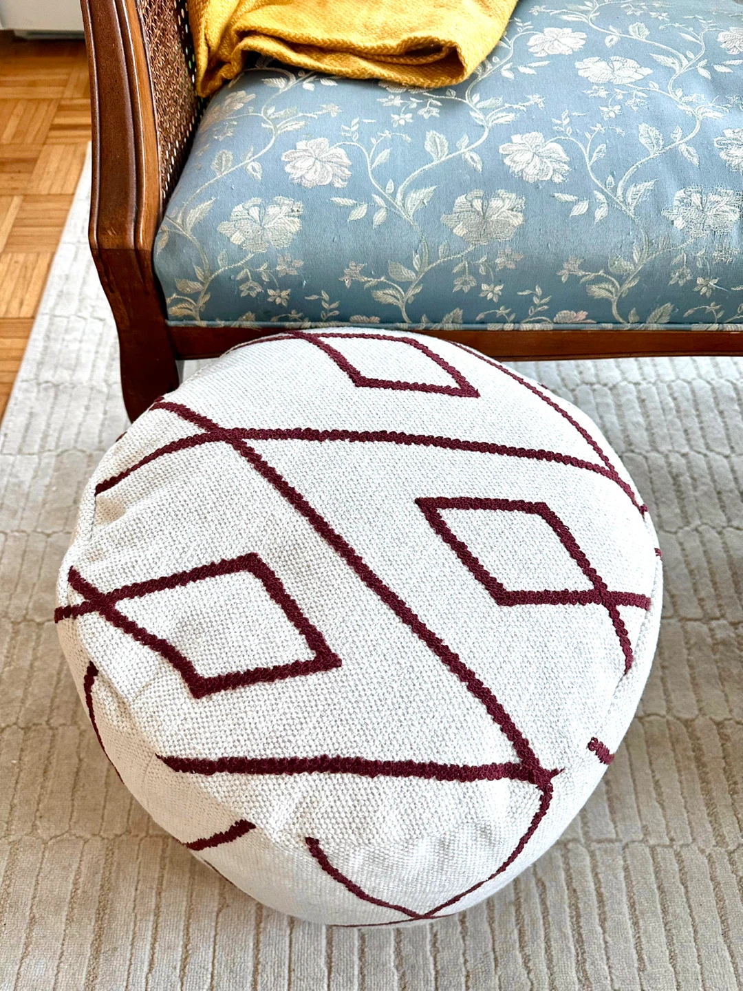 White & Maroon Patterned Pouf Ottoman - photo 2