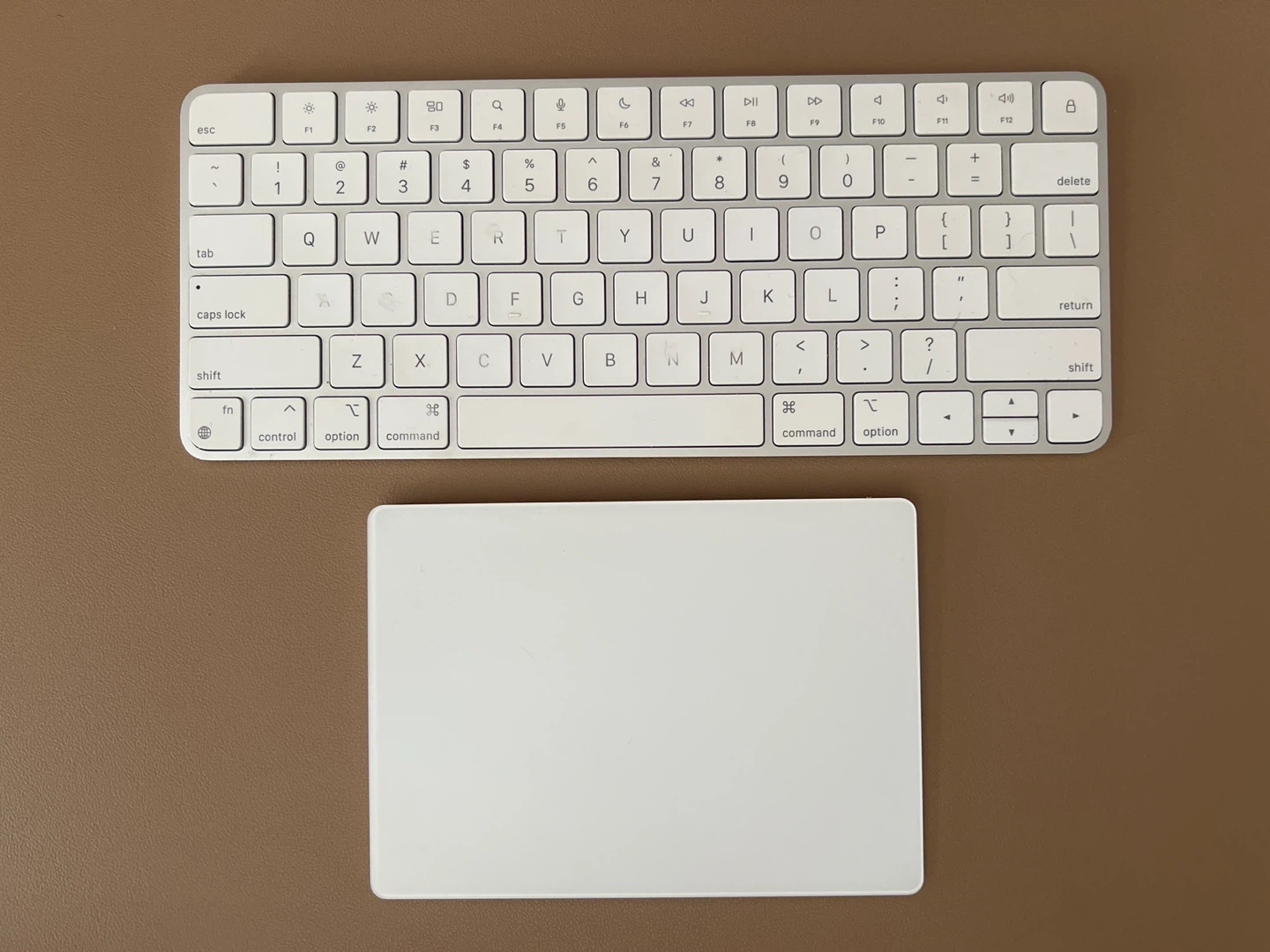 Apple Magic Trackpad and Keyboard - White