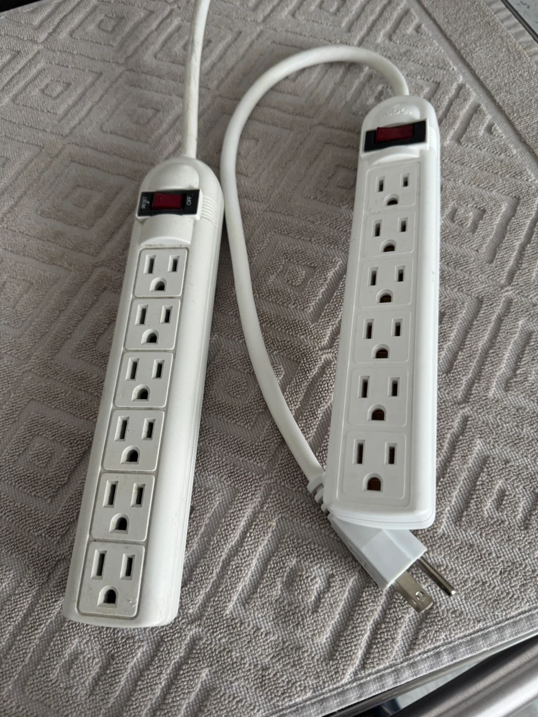 2 White Power Strips