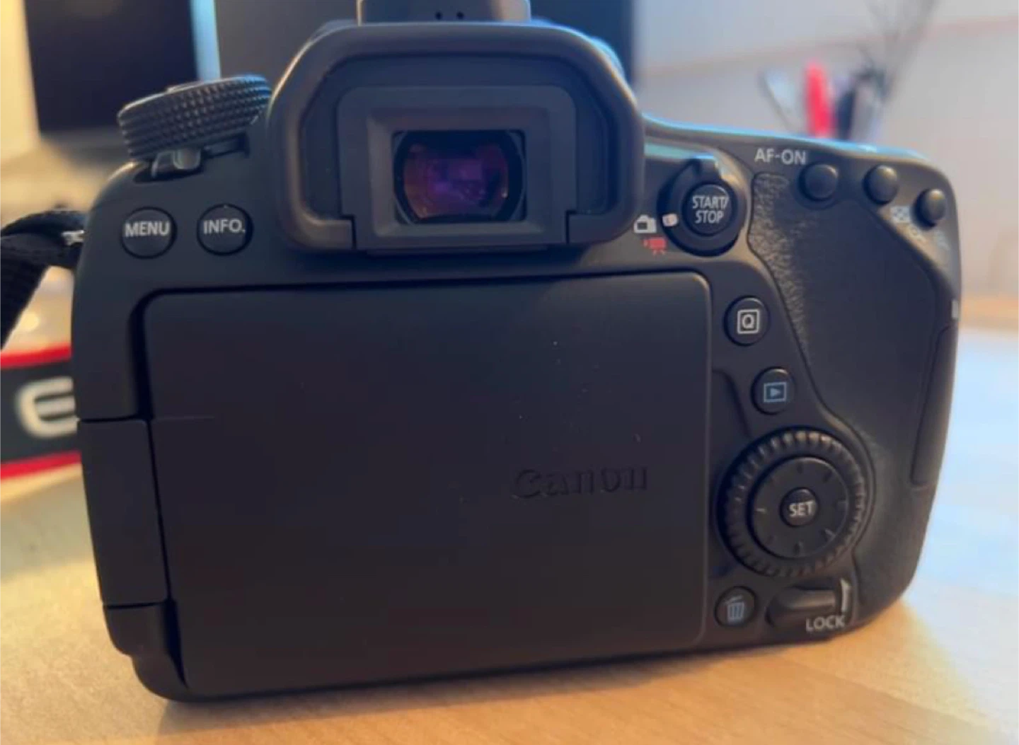 Canon EOS 80D with EFS 18-135mm Lens - photo 2