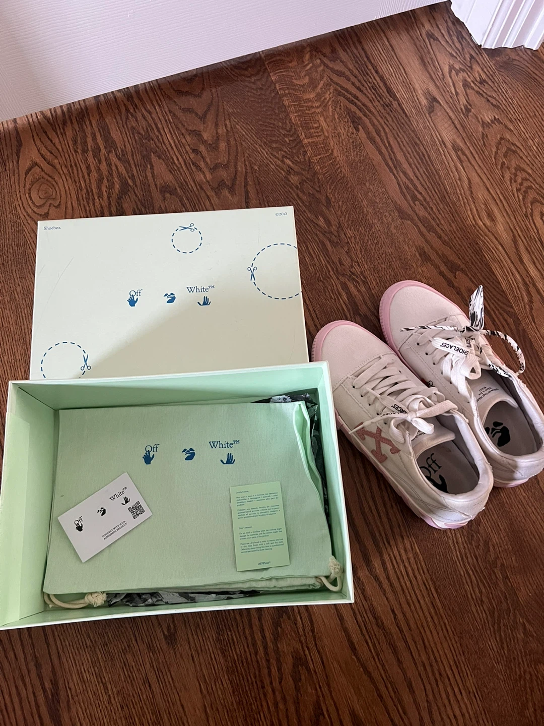 Off-White -White/Pink Sneakers